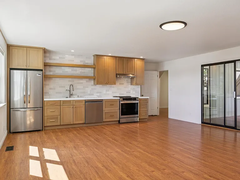 514 Isabella Ave #B — Photo 6