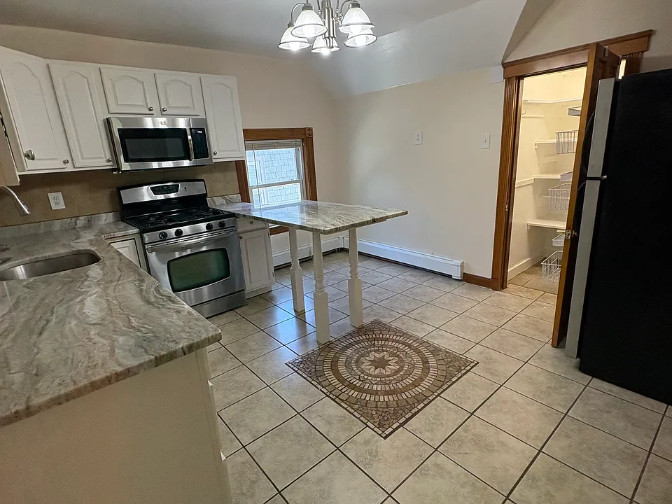 39 Farquhar St #2