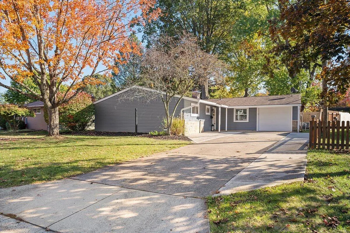 345 Bow Dr photo 1