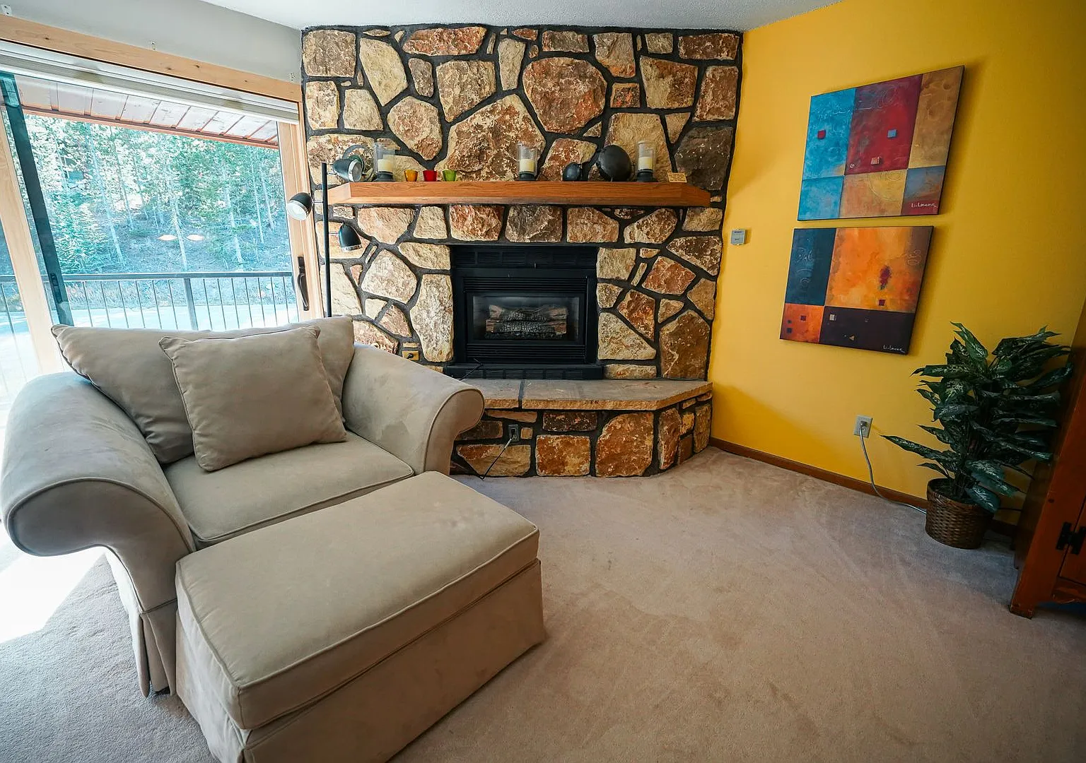 In town condo! Walk to gondola! Ski season will be the best! In town 2 bed/2 bath available start... — Photo 2