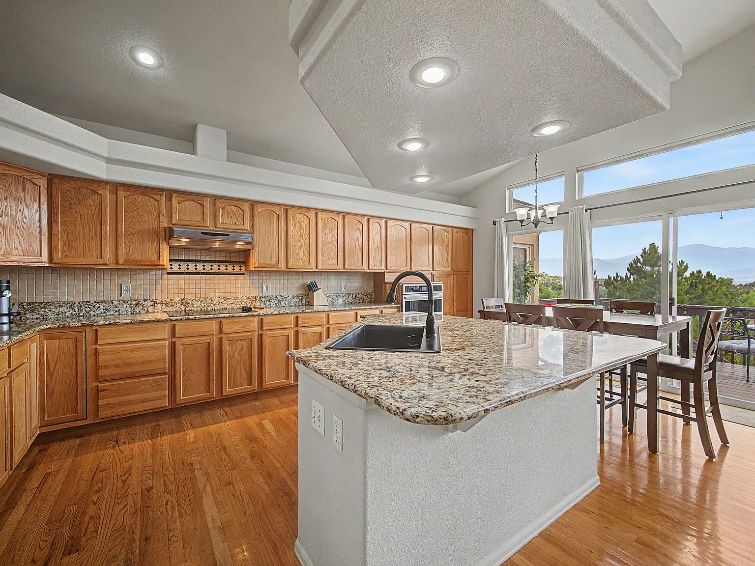 3 bed, 2.5 bath, 3542 sqft, $3,000 — Photo 4