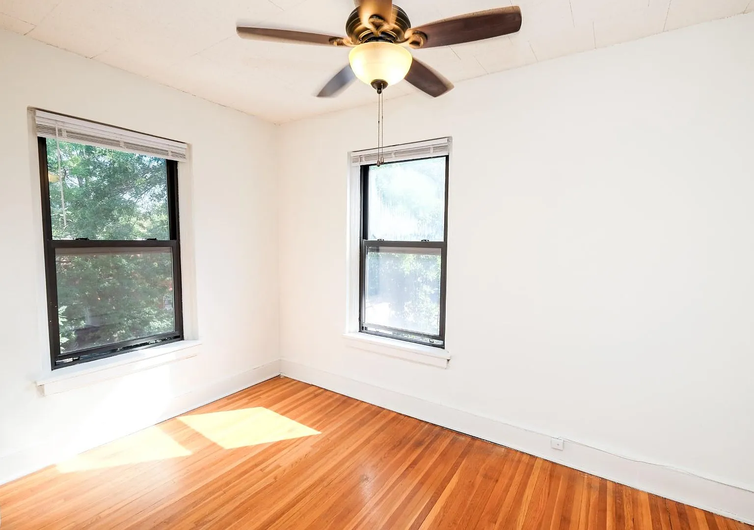 Yale Apartments — Photo 3