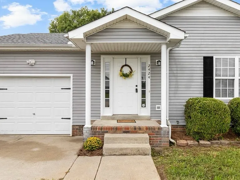 2424 Calico Ct — Photo 2
