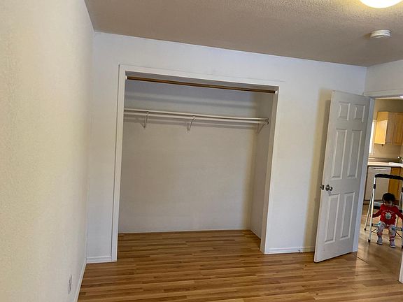 4th image of 527 Iditarod Ave Unit A