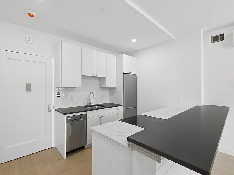 207 Main St #5 — Photo 5