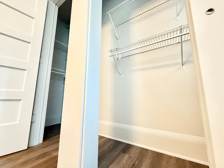 814 Columbia St — Photo 23