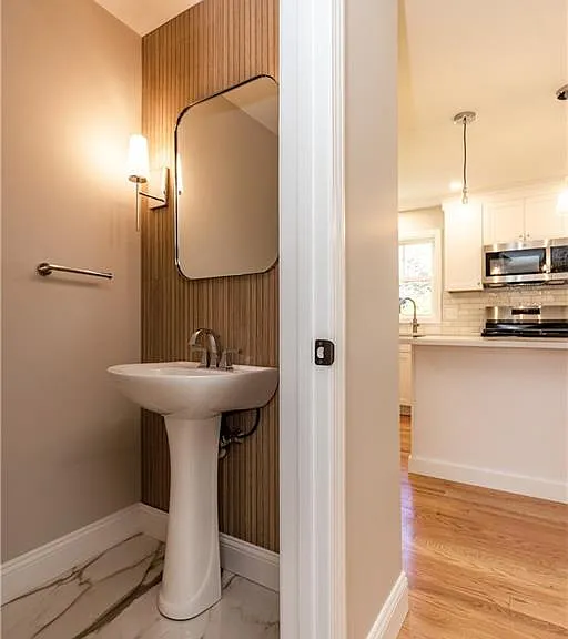 81 Cadora Ave — Photo 9
