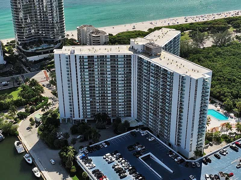 1st image of 100 Bayview Dr Penthouse 20