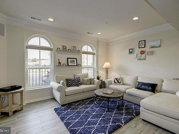 4th image of 440 Parkview Ave #440