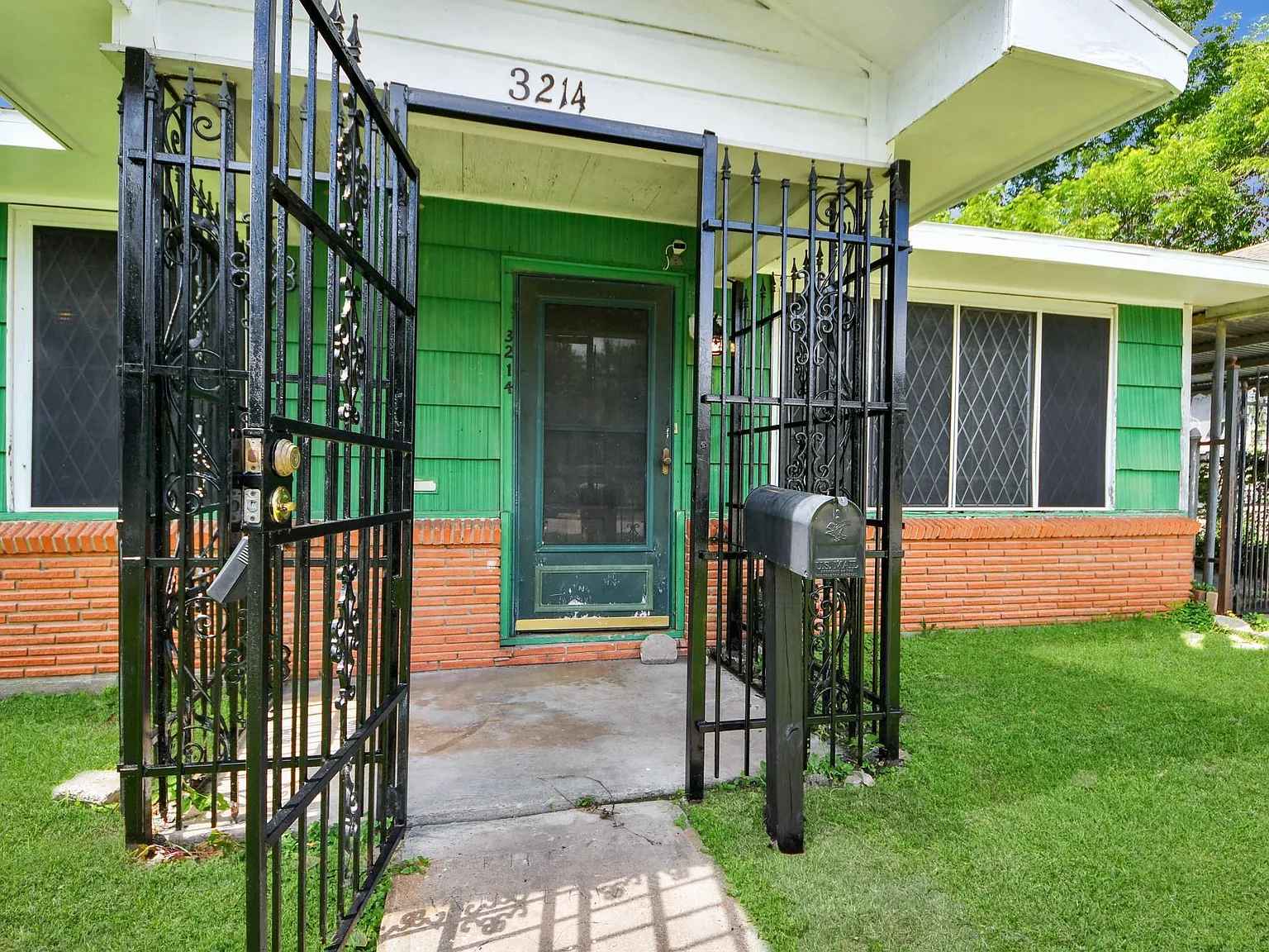 3 bed, 1.0 bath, 1472 sqft, $1,850 — Photo 3