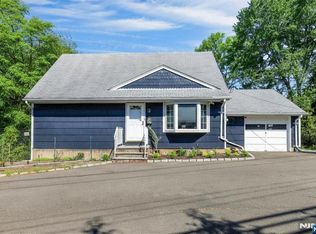 497 Tappan Rd, Norwood, NJ 07648