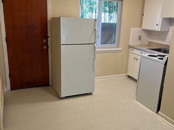 3rd image of 11527 28th Ave NE #102