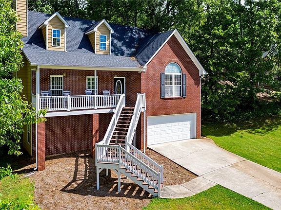 2nd image of 43 Centerport Dr