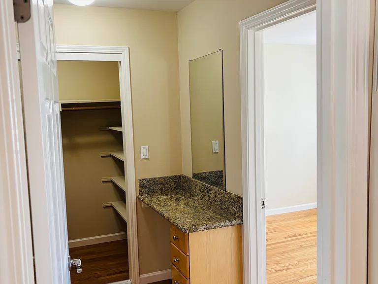 15 Coleman Pl #4 — Photo 7