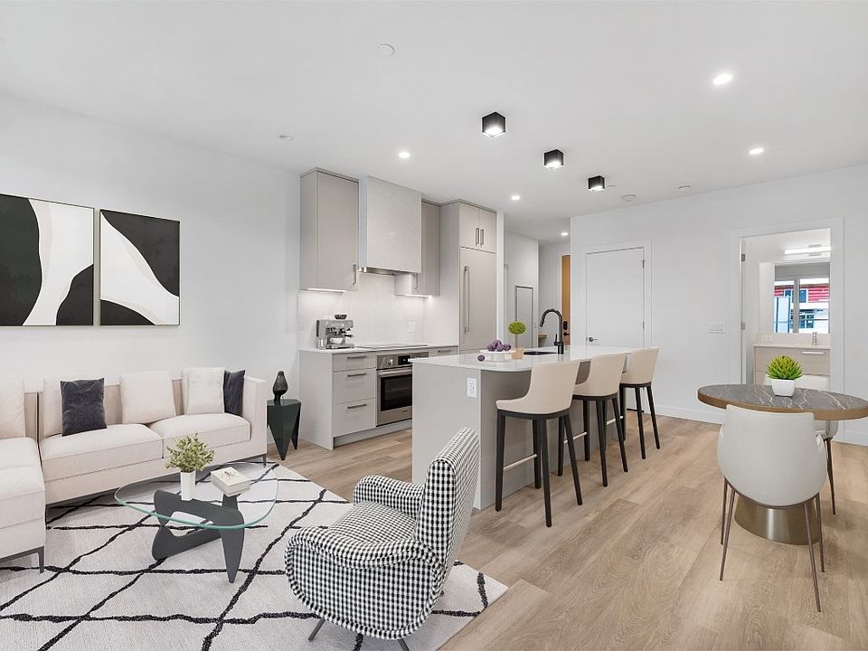 1st image of 3340 Lakeshore Rd #802