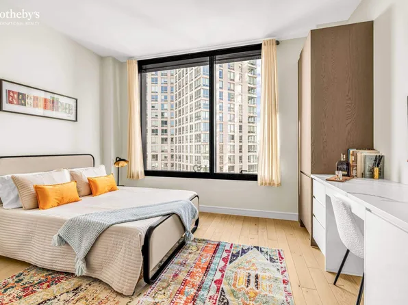 45-30 Pearson Street image 2 of 19