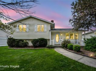462 Waterbury Dr, Eastlake, OH 44095