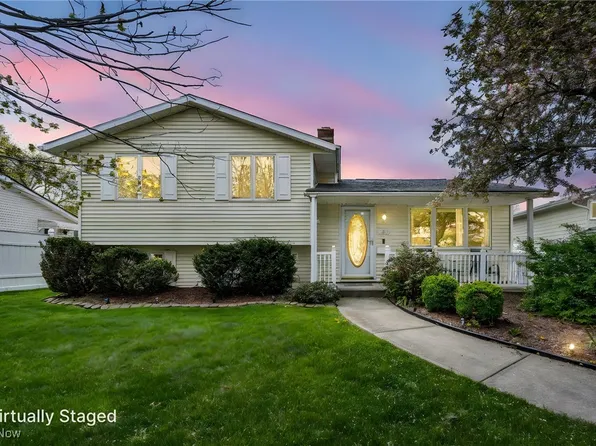 462 Waterbury Dr, Eastlake, OH 44095