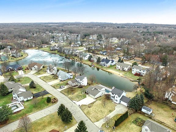 3rd image of 458 Pine Wood Dr
