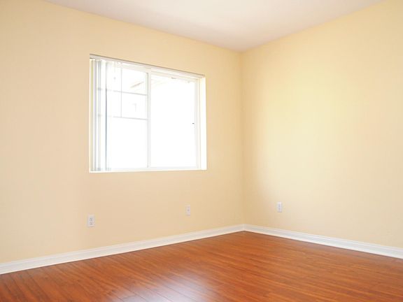 3rd image of 532 N Mariposa Ave APT 207