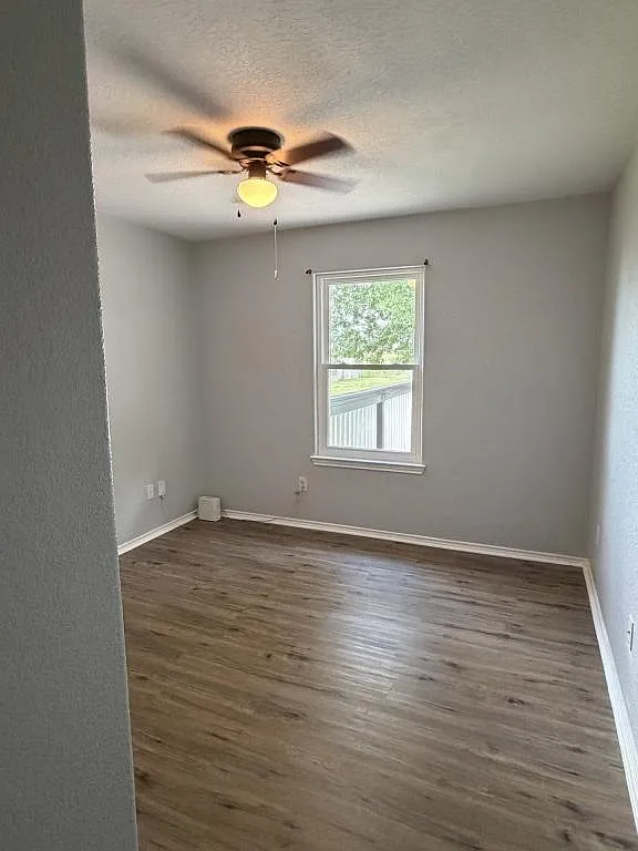 484 Cordova Ter — Photo 2