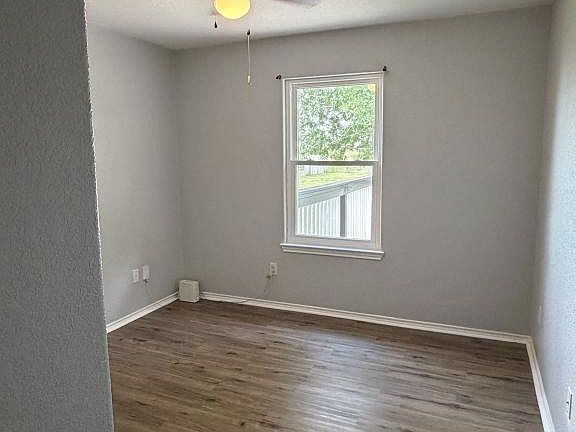 2nd image of 484 Cordova Ter