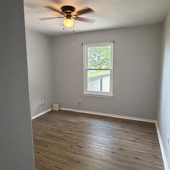 484 Cordova Ter — Photo 2