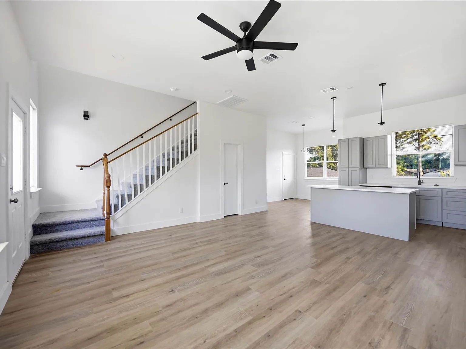 3 bed, 2.5 bath, 1614 sqft, $2,500 — Photo 4