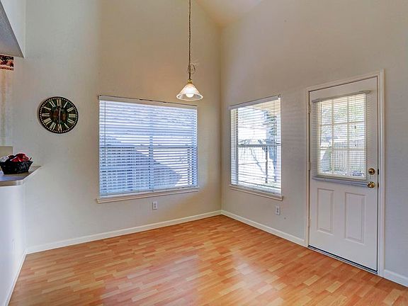 4th image of 4518 Stonebridge Dr