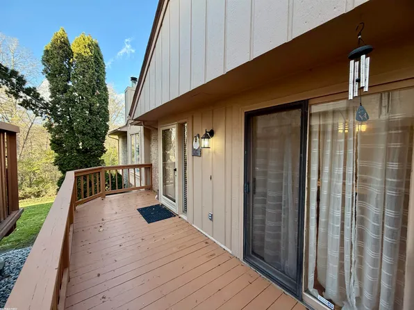 22200 River Ridge Trl, Farmington, MI 48335