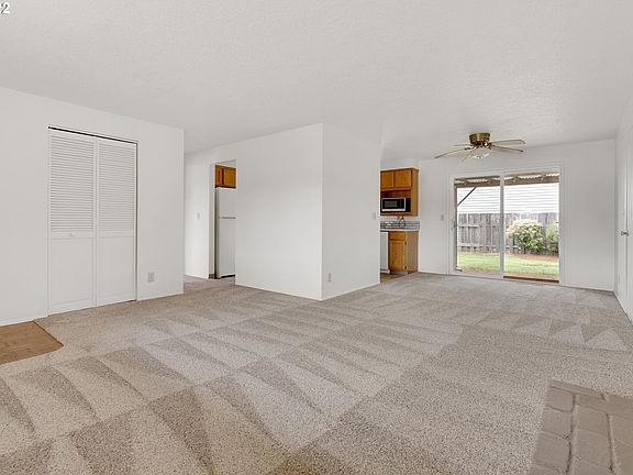 5th image of 479 SE 35th Ave