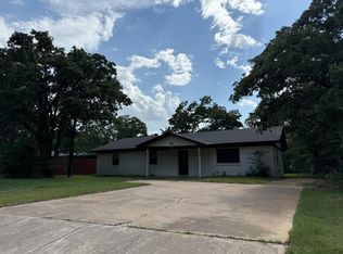 125 Briarwood Dr, Kennedale, TX 76060