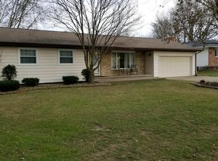 822 1st St SW, Dyersville, IA 52040