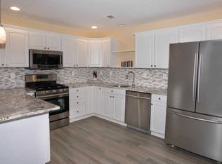 9 Wentworth Dr, Manalapan, NJ 07726