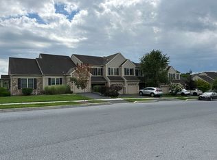 2056 Deer Run Dr, Hummelstown, PA 17036