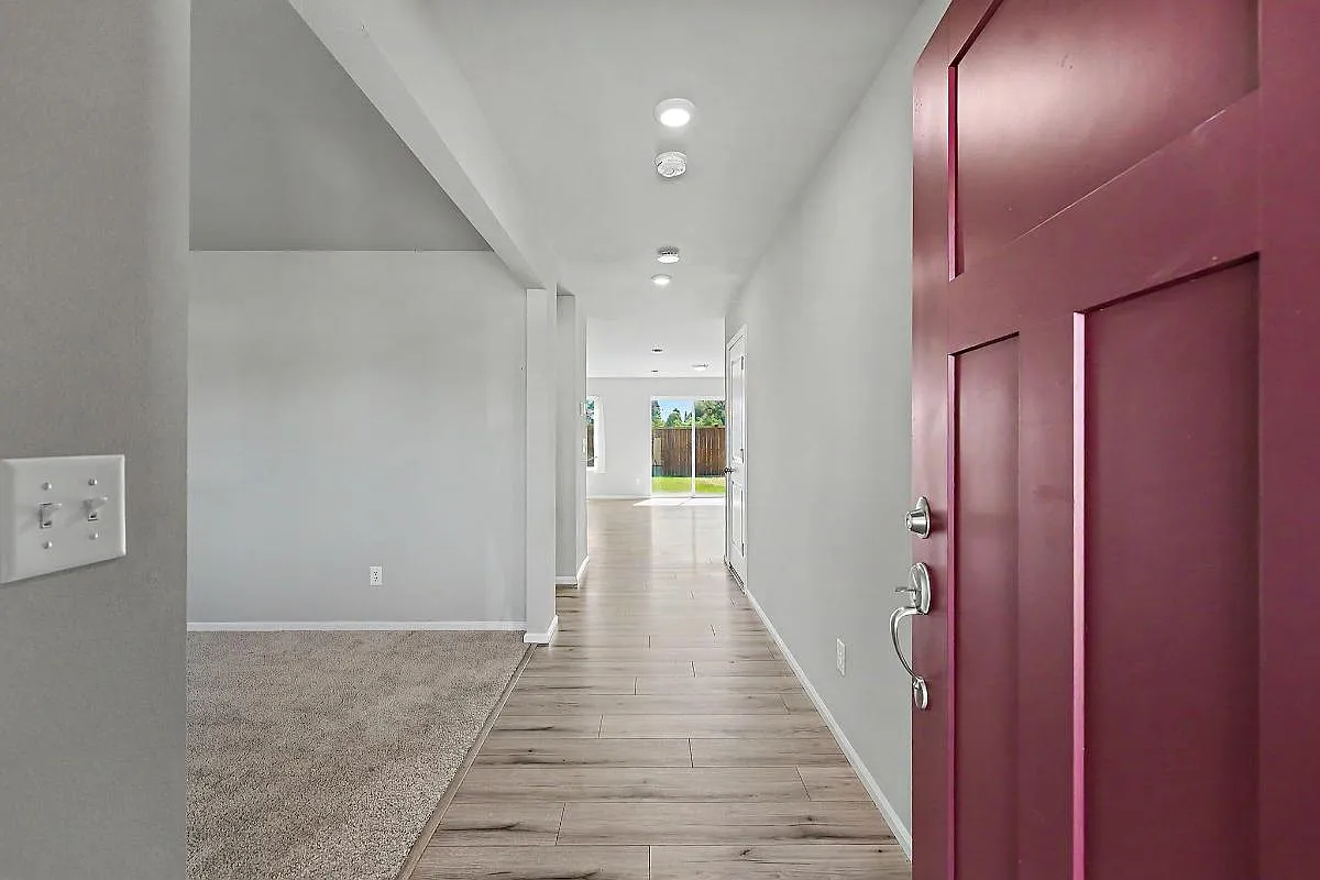 3 bed, 2.5 bath, 2437 sqft, $2,950 — Photo 3