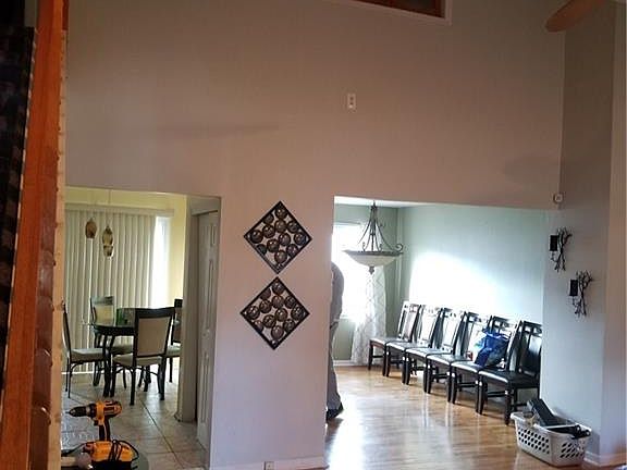 2nd image of 20 Winsor Ct #2920