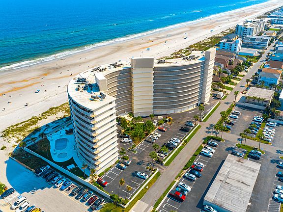 4th image of 1601 Ocean Dr S APT 108