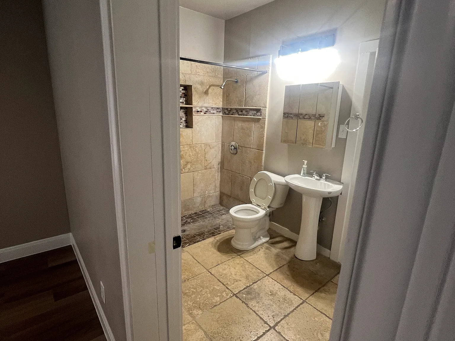 3 bed, 1800 sqft, $1,900 — Photo 4