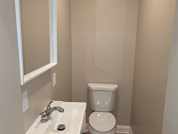 4th image of 803 S 4th St