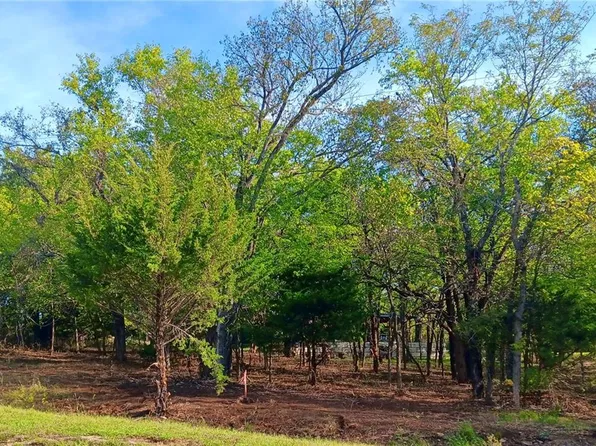 1 Locust Ln, Linn Valley, KS 66040