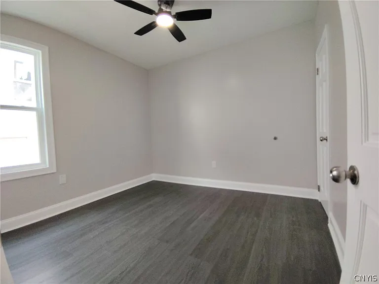 1539 Taylor Ave — Photo 12