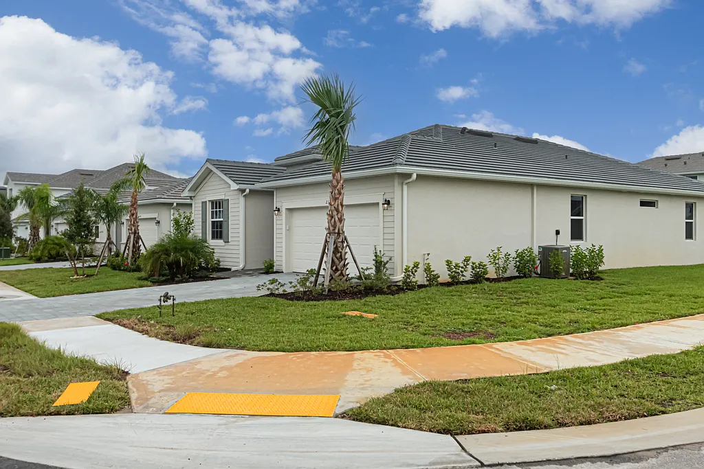 4 bed, 2032 sqft, $3,300 — Photo 2