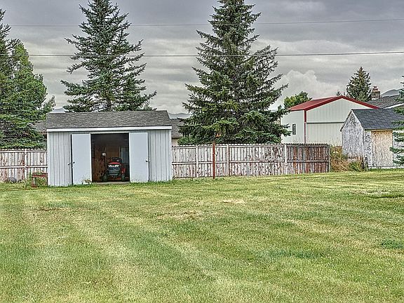 3rd image of 261 Gumwood St