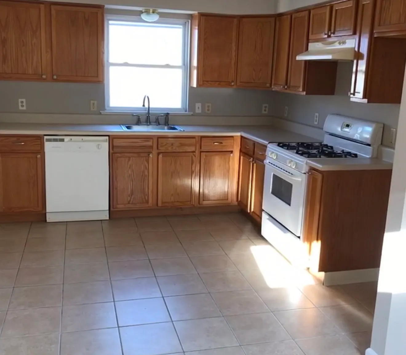 3 bed, 1200 sqft, $2,900 — Photo 1