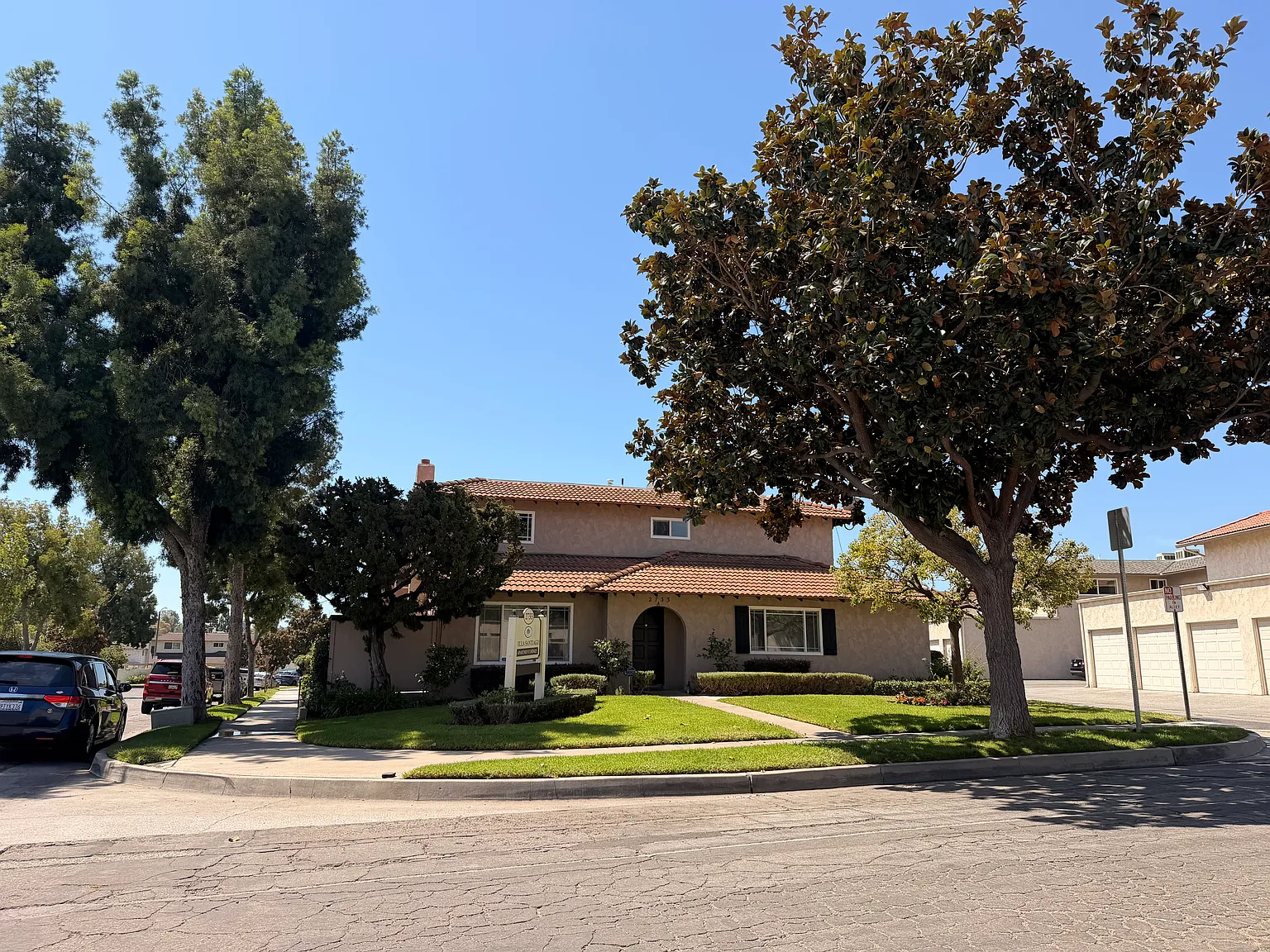 3 bed, 1300 sqft, $3,300 — Photo 1