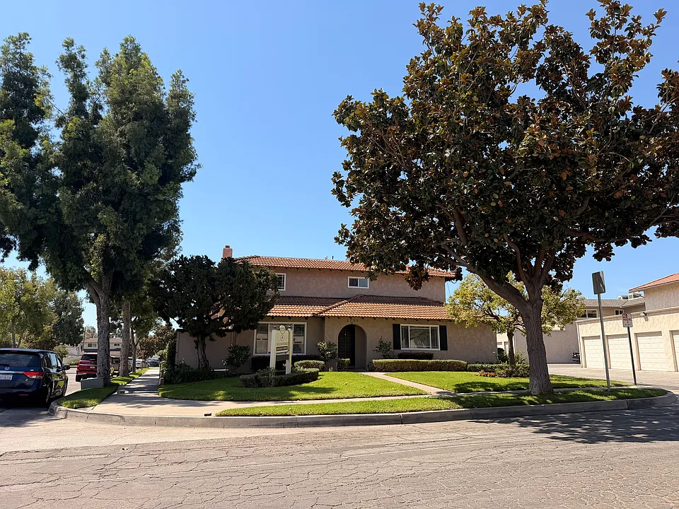 2733 Santiago Rd