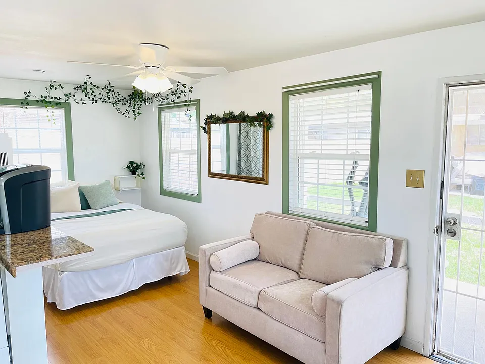 5309 W Avenue L #2