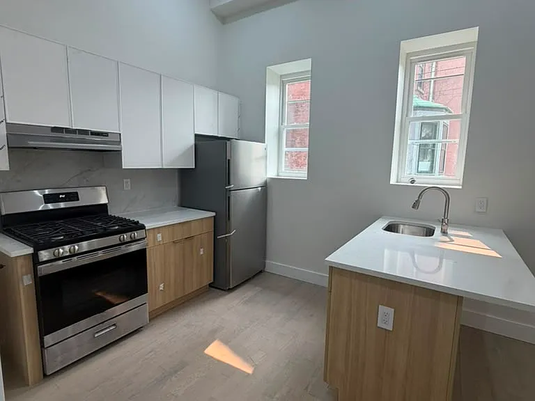 51-53 Lincoln Park #1C — Photo 2