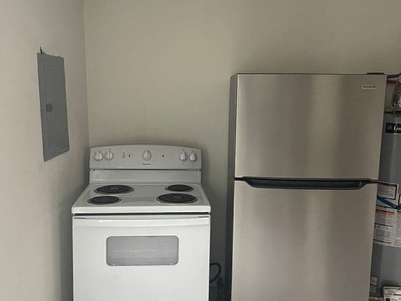 3rd image of 923 E 14th Ave